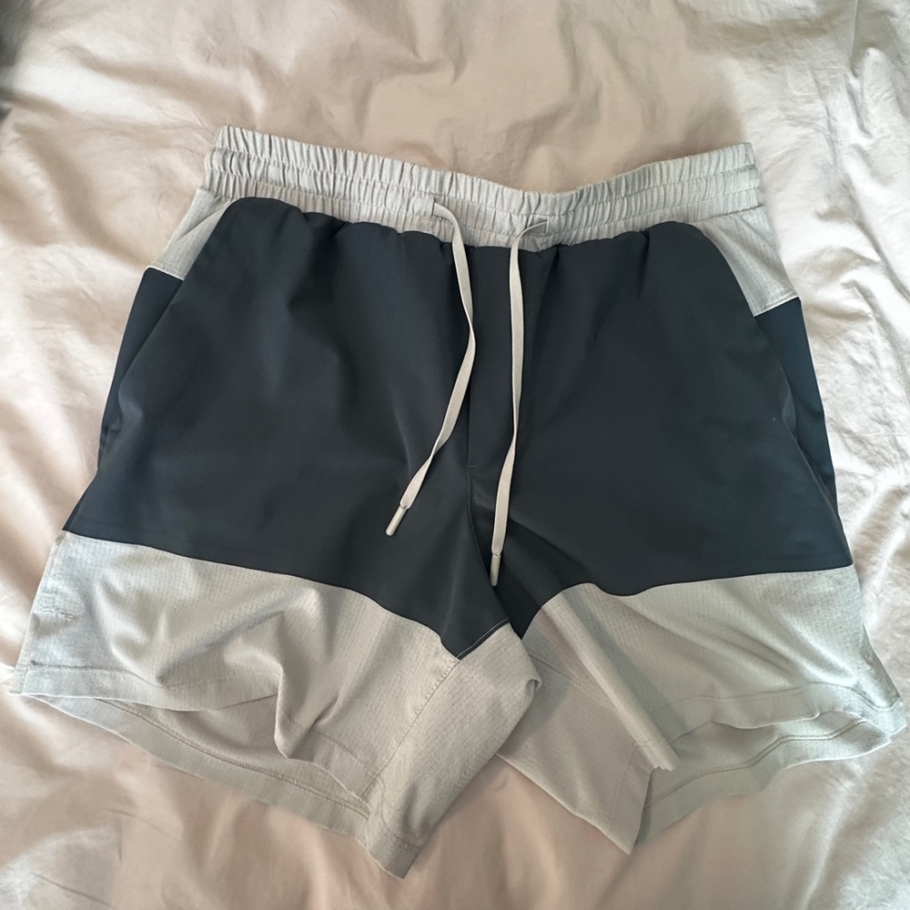 Lululemon Blue & Bone Lane Line Swim Shorts 6 inch inseam
